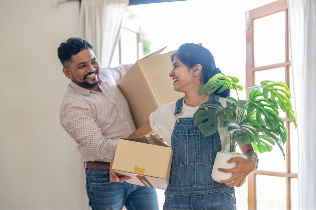 Couple moving into their new home ©Natee Meepian